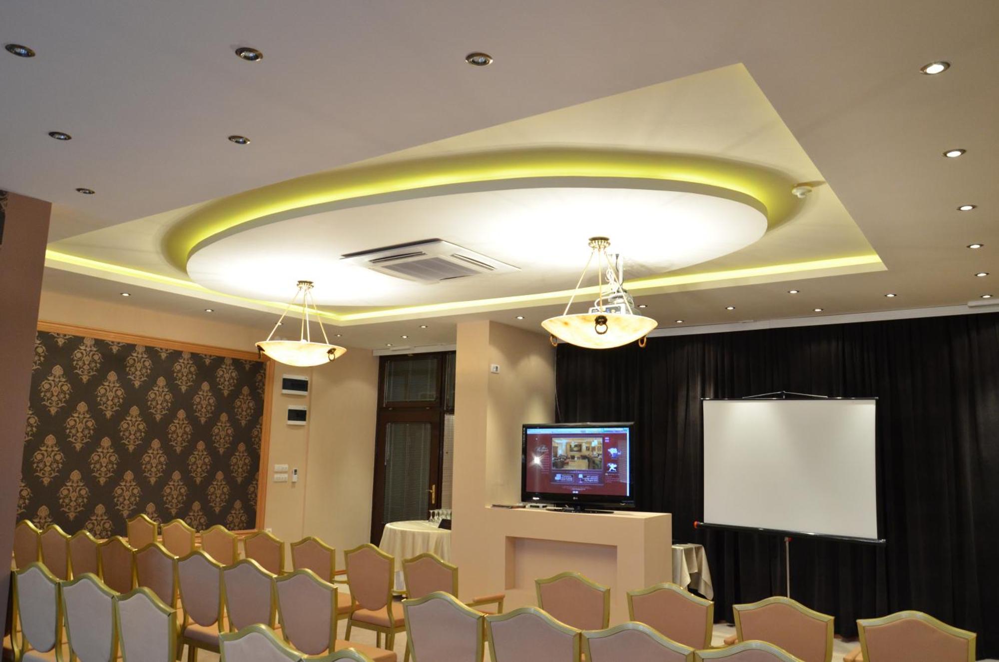 The Regent Club Hotel Ni Kültér fotó