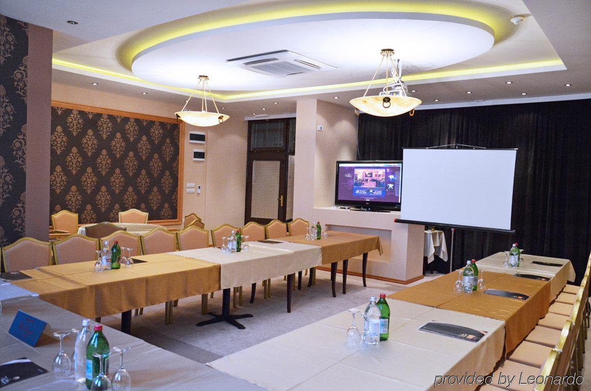 The Regent Club Hotel Ni Üzleti fotó
