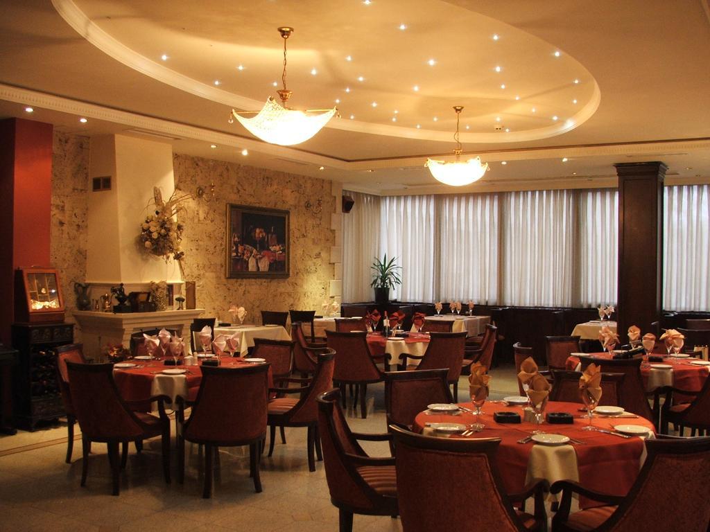 The Regent Club Hotel Ni Kültér fotó