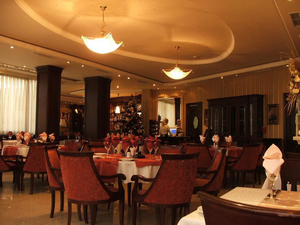 The Regent Club Hotel Ni Kültér fotó