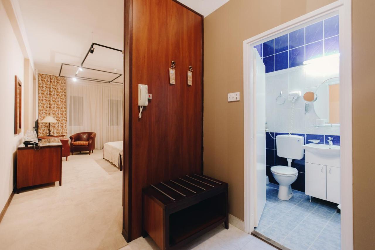The Regent Club Hotel Ni Kültér fotó