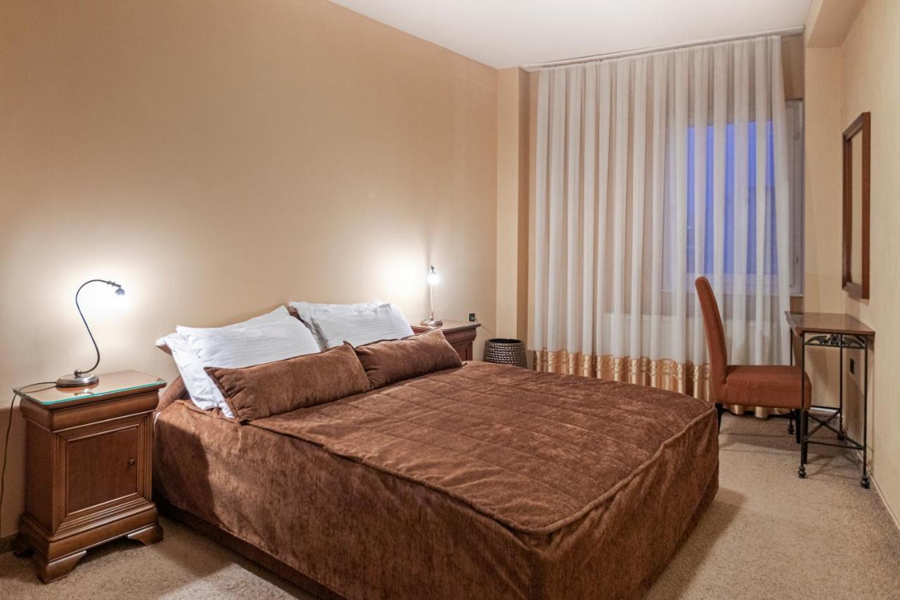 The Regent Club Hotel Ni Kültér fotó