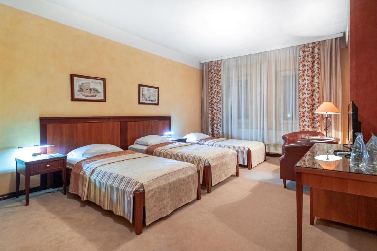 The Regent Club Hotel Ni Kültér fotó