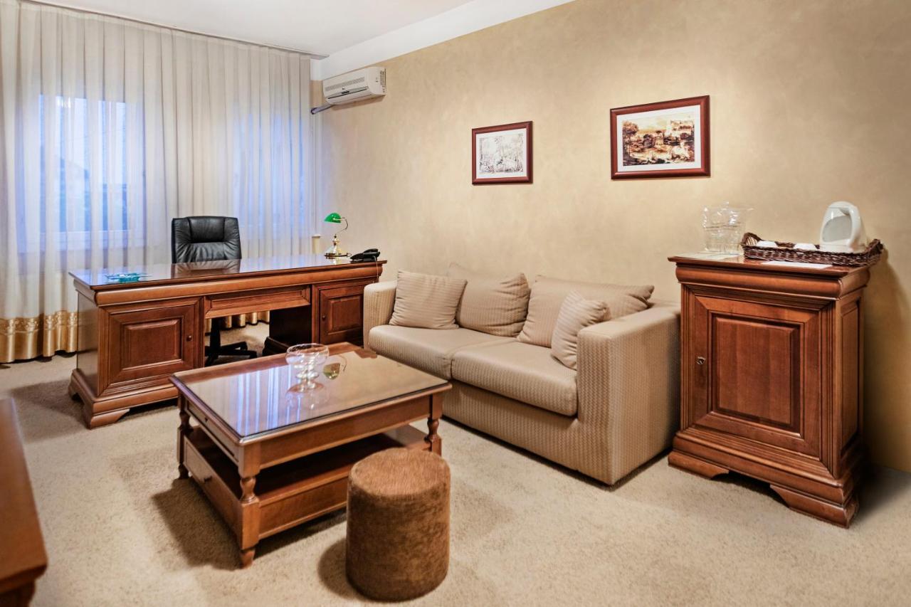 The Regent Club Hotel Ni Kültér fotó