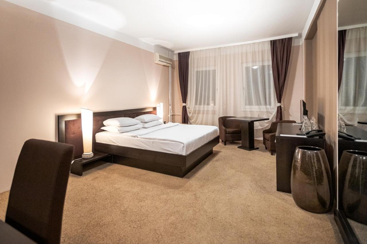 The Regent Club Hotel Ni Kültér fotó